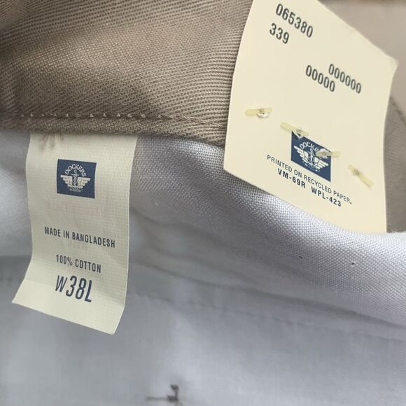 Take 50% OFF- Dockers Men's Pleated Tan Khaki No Wrinkle Shorts, Size-38W - Picture 8 of 8